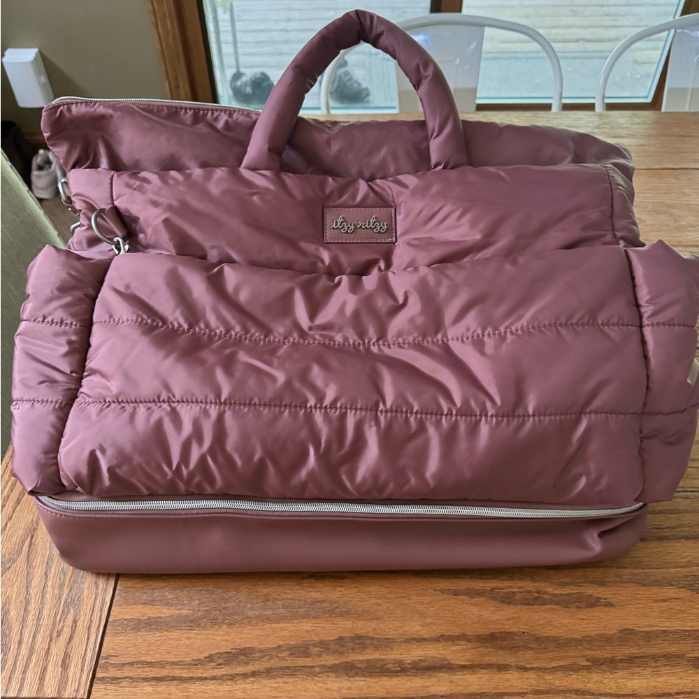 Itzy ritzy dream weekender bag